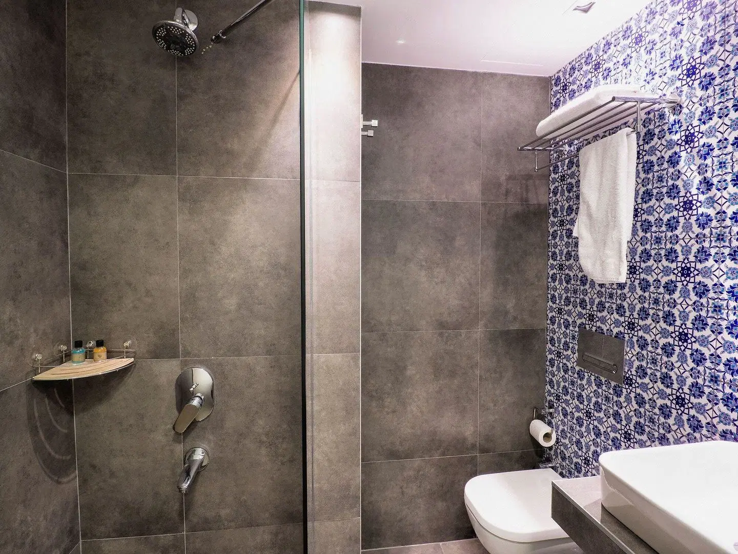 Alilass Hotel Badezimmer