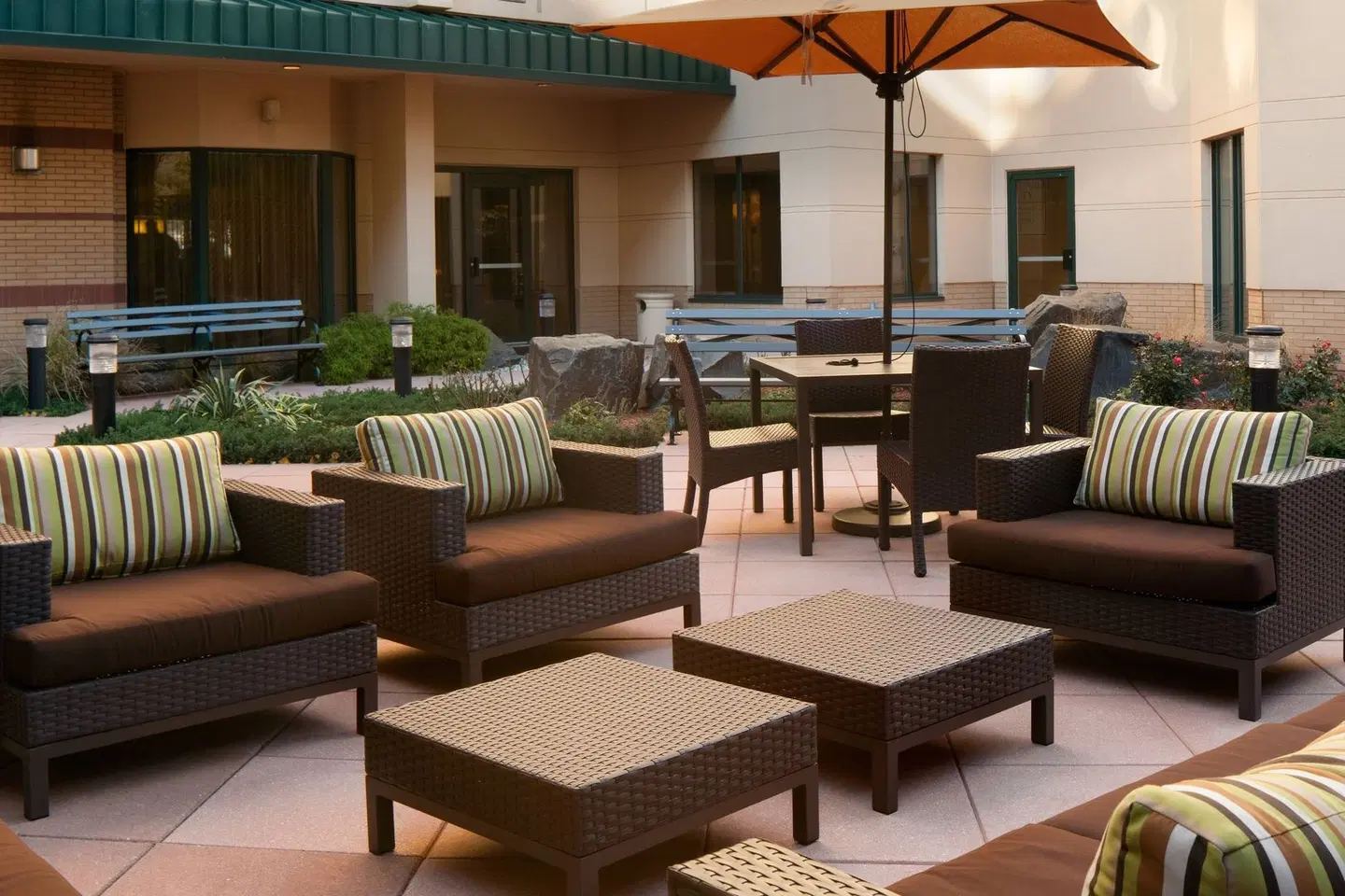 Courtyard by Marriott Jersey City Newport Bar