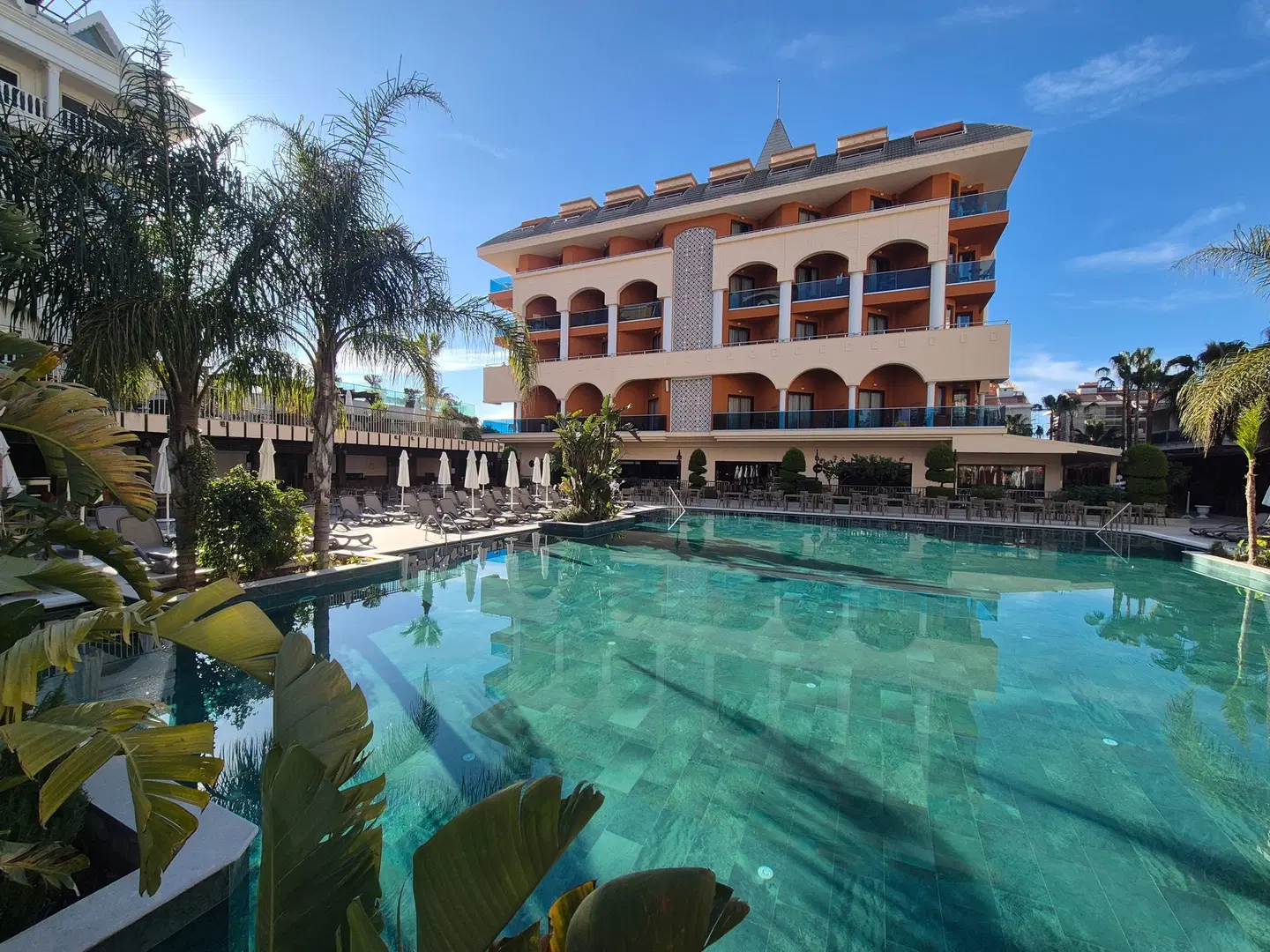 Orange Palace Side OUTDOOR_POOL
