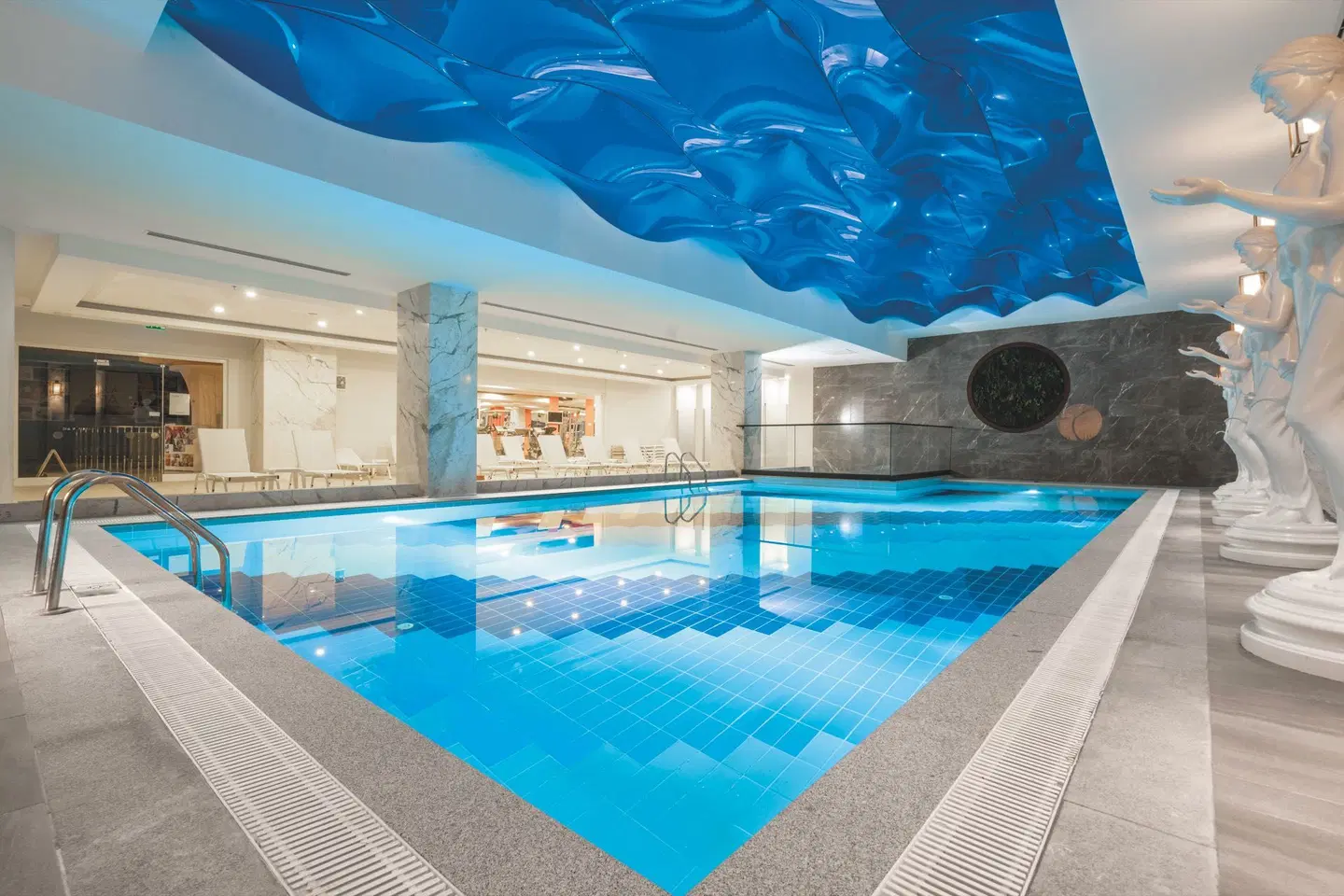 Orange Palace Side Hallenbad