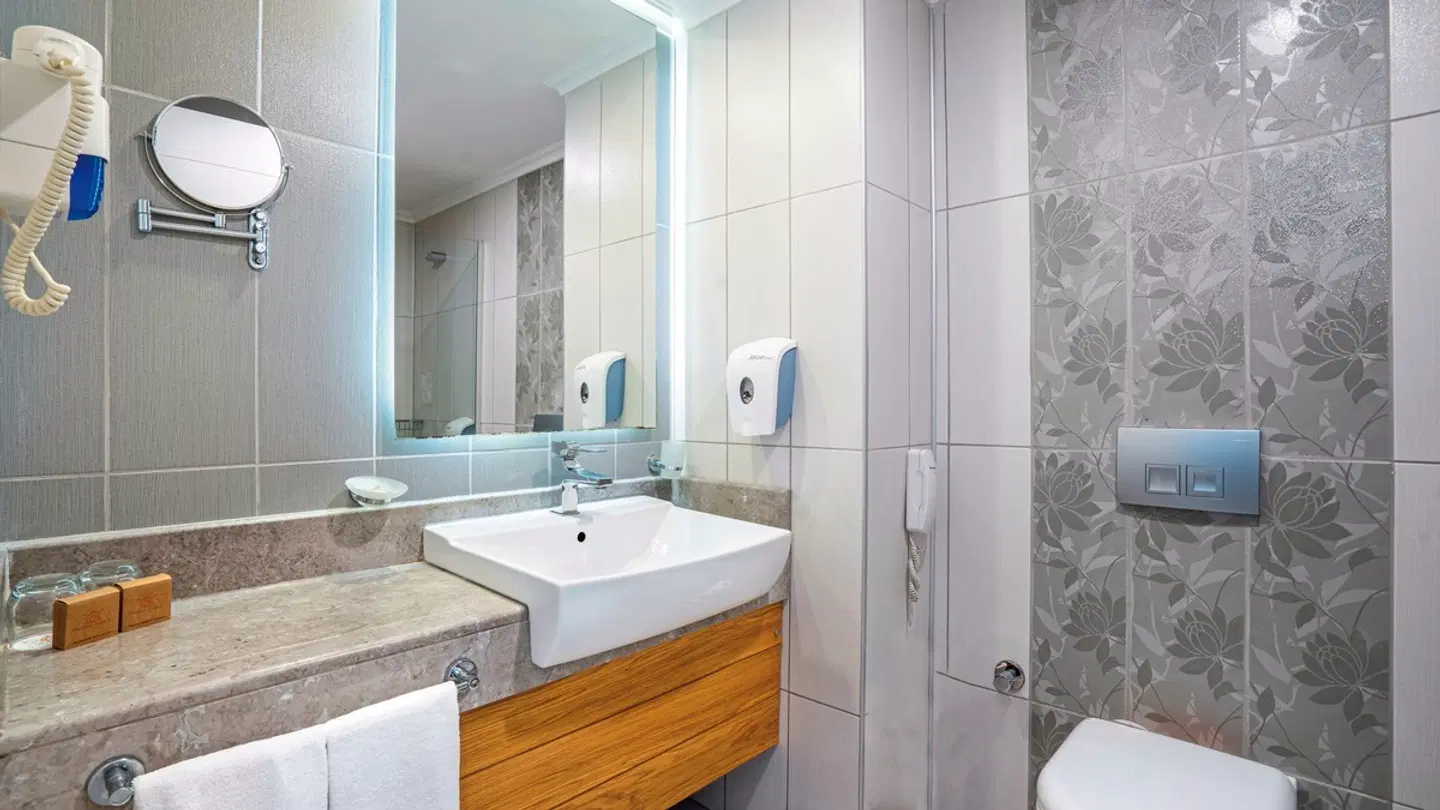 Side Orange Palace BATHROOM