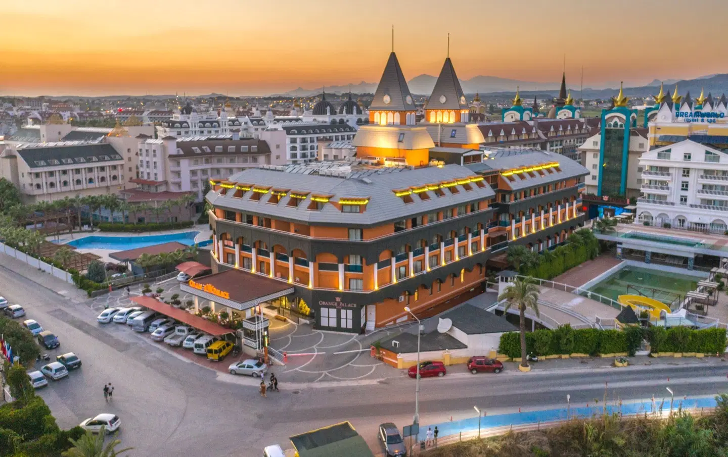 Orange Palace Side Terrasse