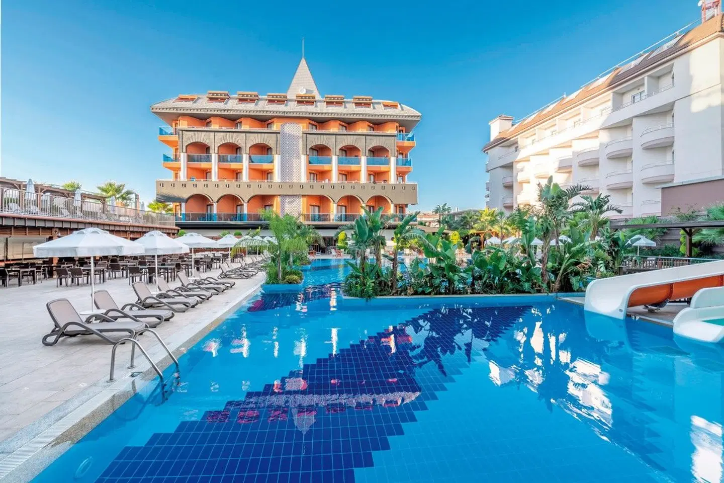 Side Orange Palace OUTDOOR_POOL