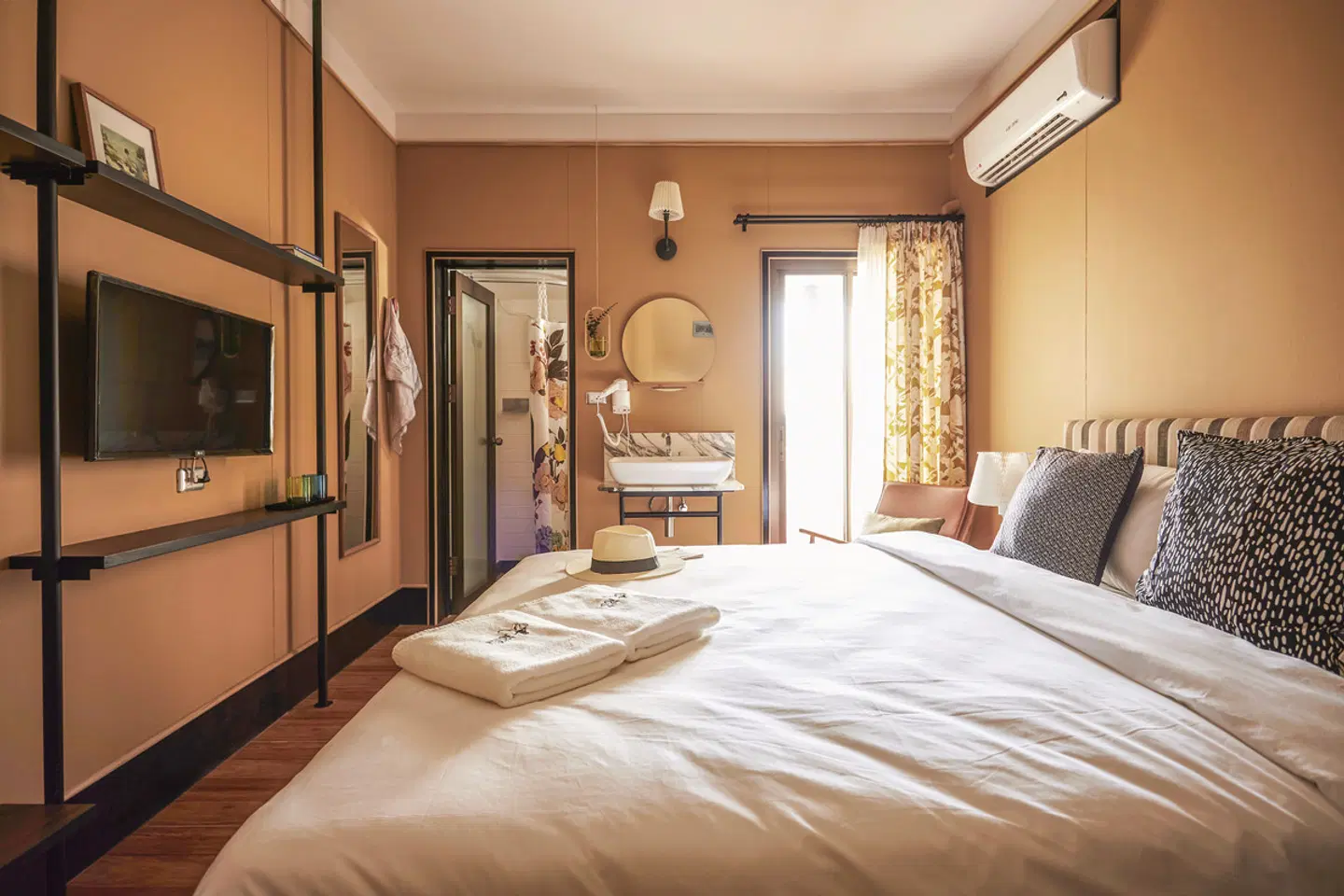 Josh Hotel ROOM_EXAMPLE