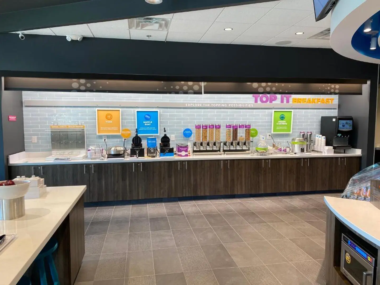 Tru by Hilton Greensboro Bar