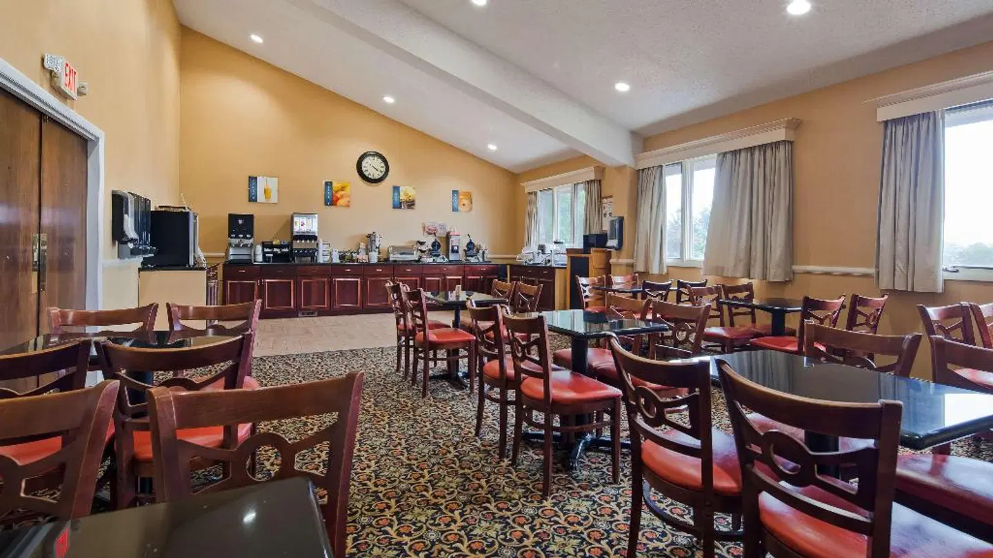 Best Western University Inn Bar