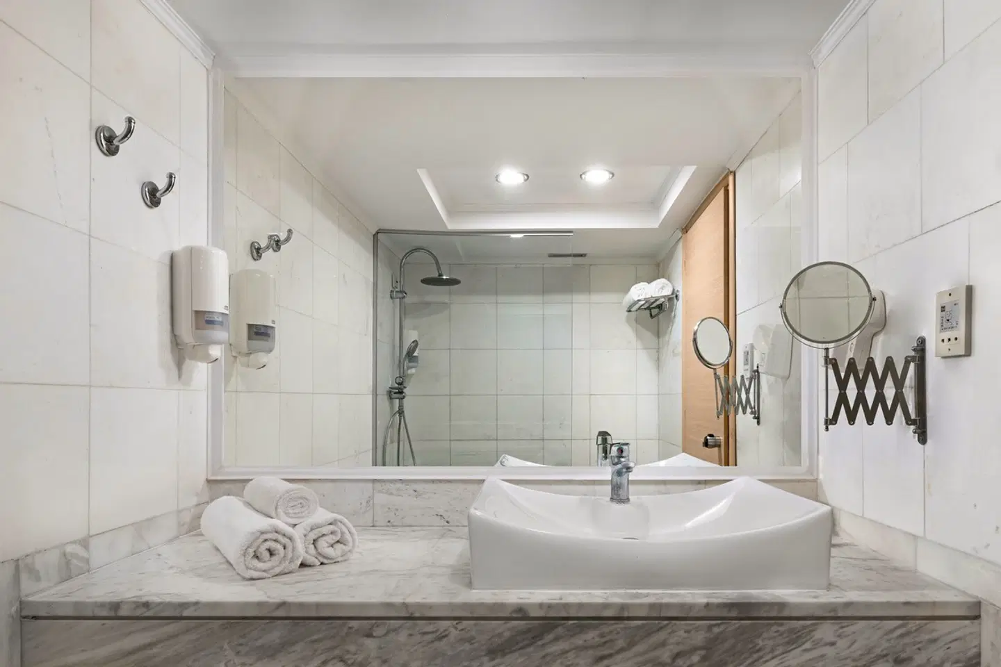 Kresten Palace Hotel BATHROOM