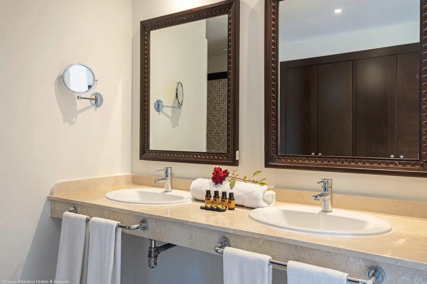 Oasis Beach & Spa Badezimmer