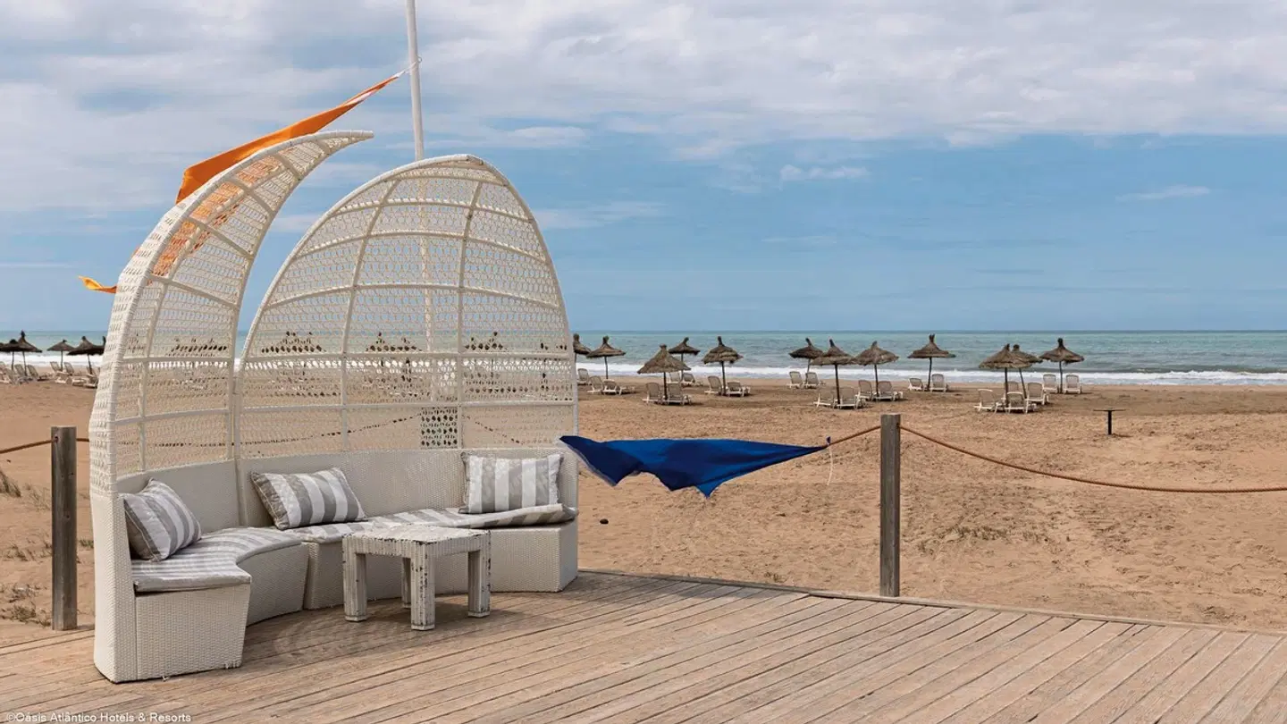 Oasis Beach & Spa EXTERIOR