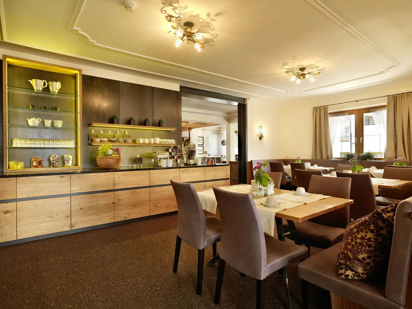 alpina&more Aparthotel Bar