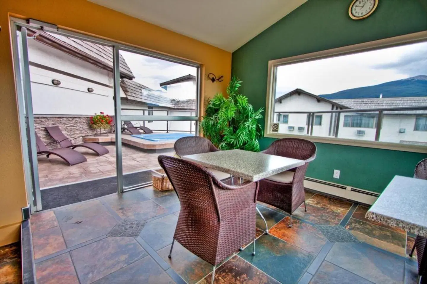 Whistler's Inn ROOM_EXAMPLE