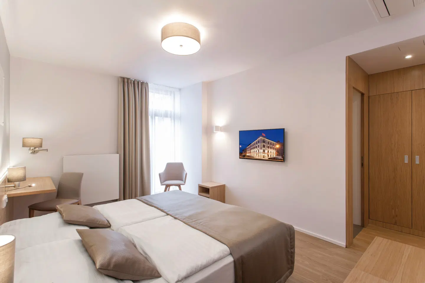 Hotel Carol ROOM_EXAMPLE