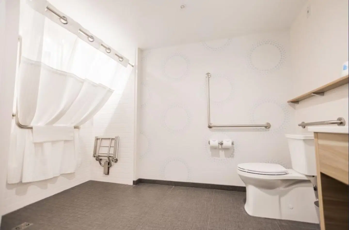 Tru By Hilton Yarmouth Badezimmer