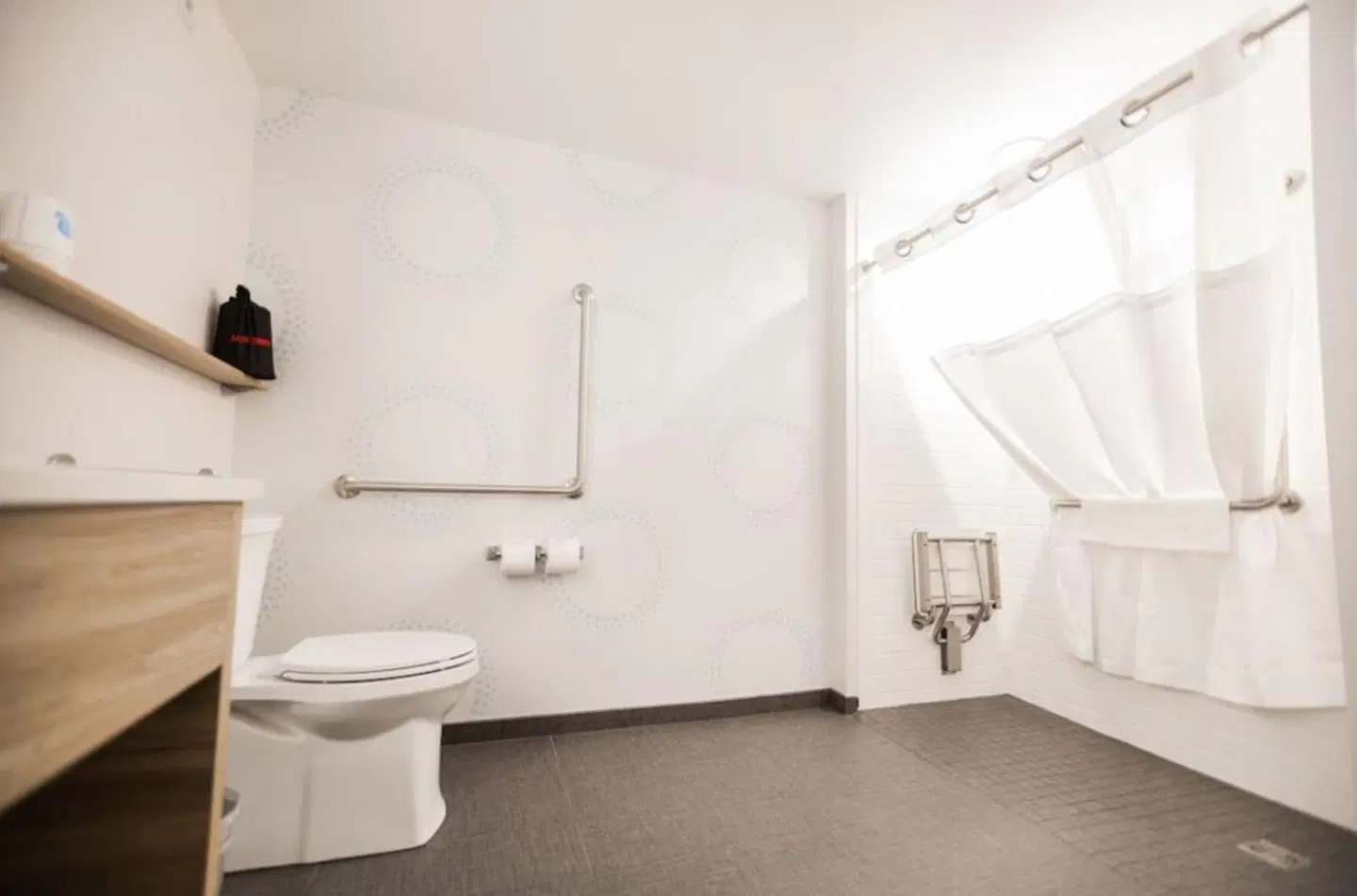 Tru By Hilton Yarmouth Badezimmer