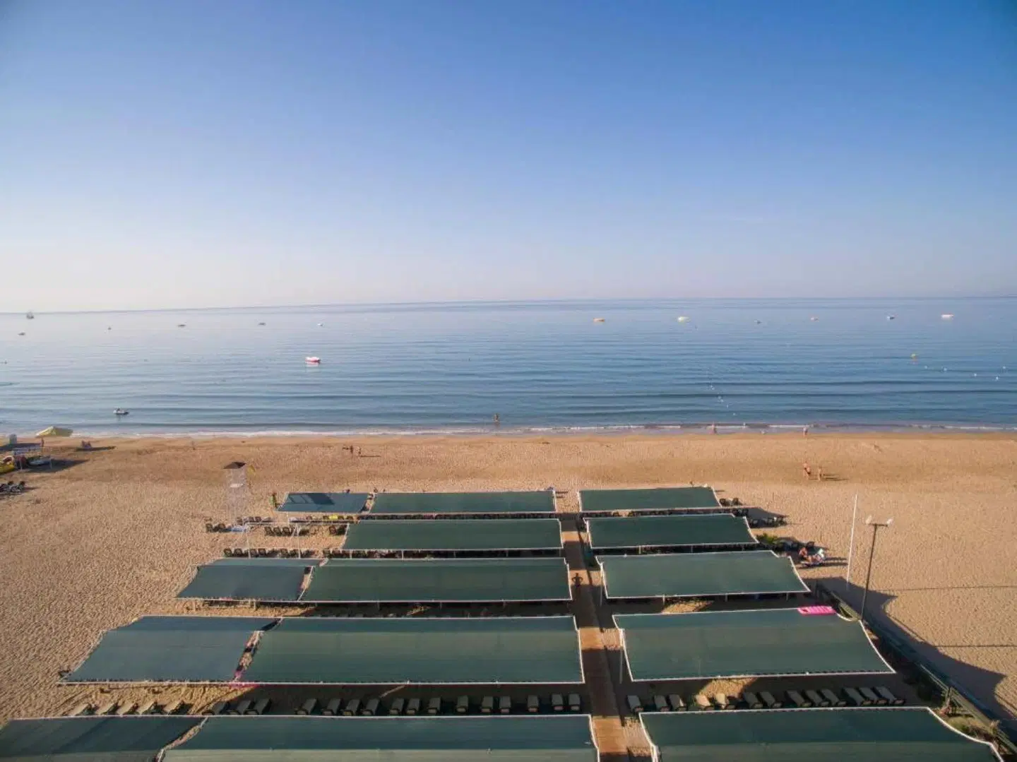 Side Crown Palace Strand