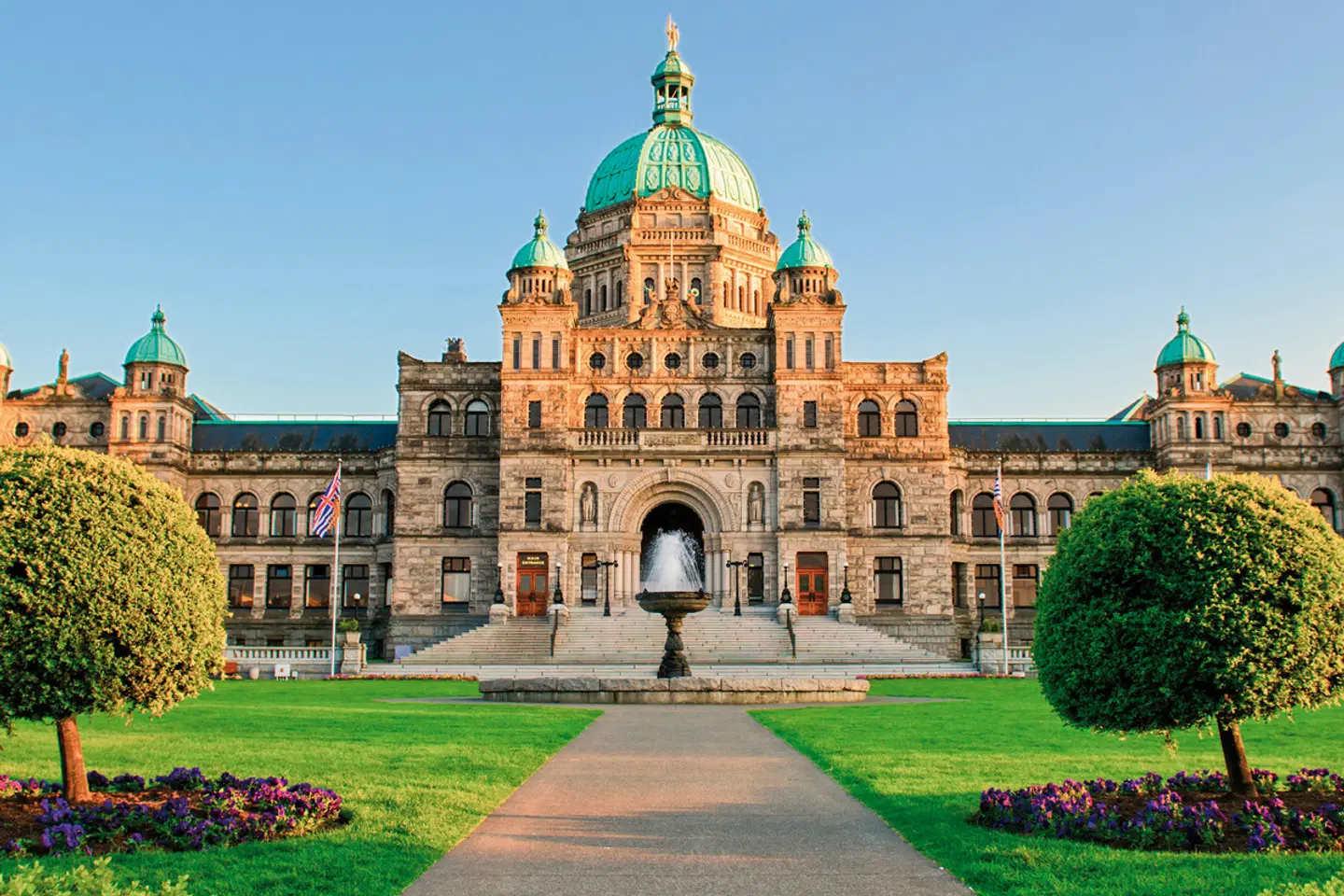 Im Land der Berge und Seen EXTERIOR