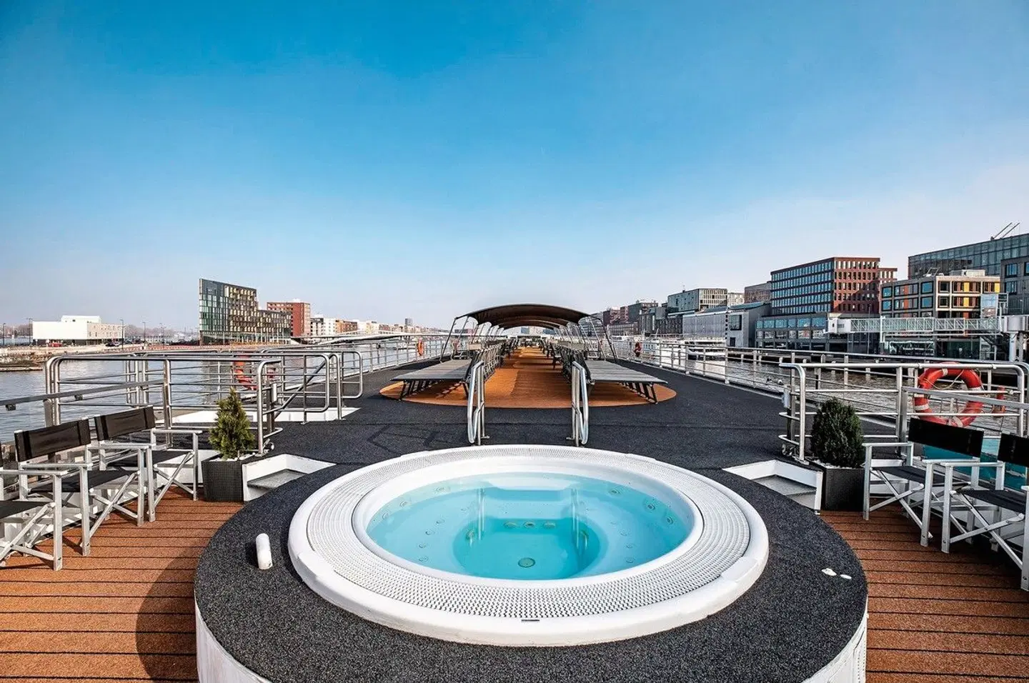 MS Swiss Crown - Donauwalzer OUTDOOR_POOL