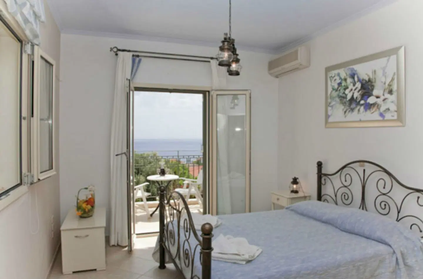 Liocharis ROOM_EXAMPLE