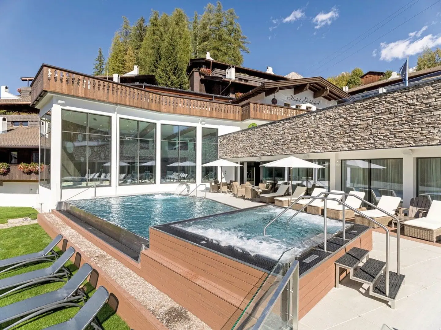 Goldried OUTDOOR_POOL