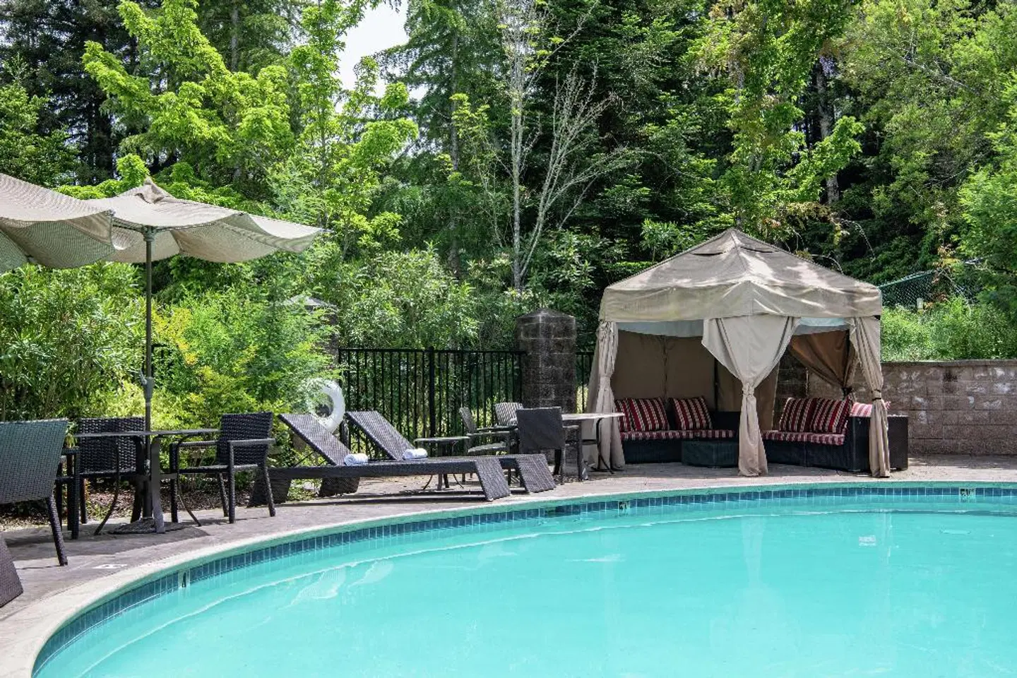 Hilton Santa Cruz/Scotts Valley OUTDOOR_POOL