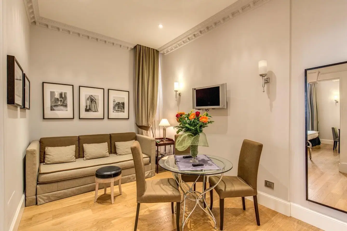 Cortina ROOM_EXAMPLE