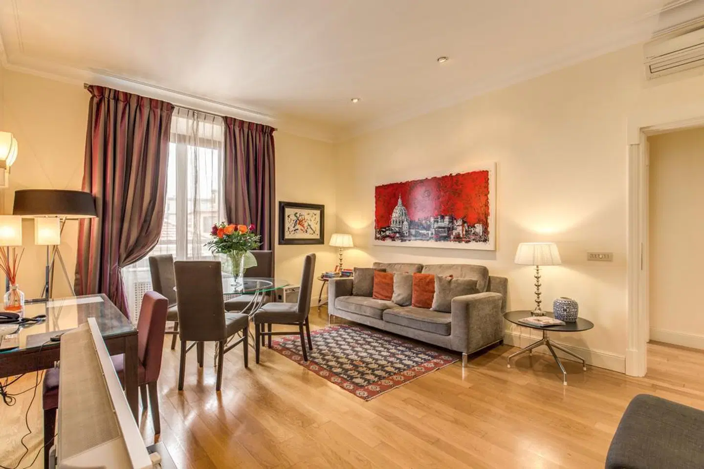 Cortina ROOM_EXAMPLE