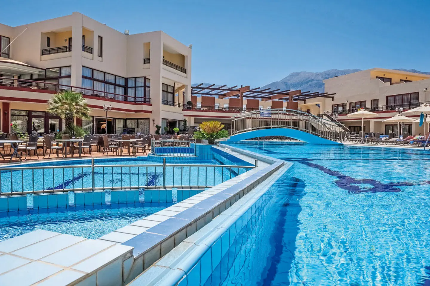 Vantaris Palace OUTDOOR_POOL