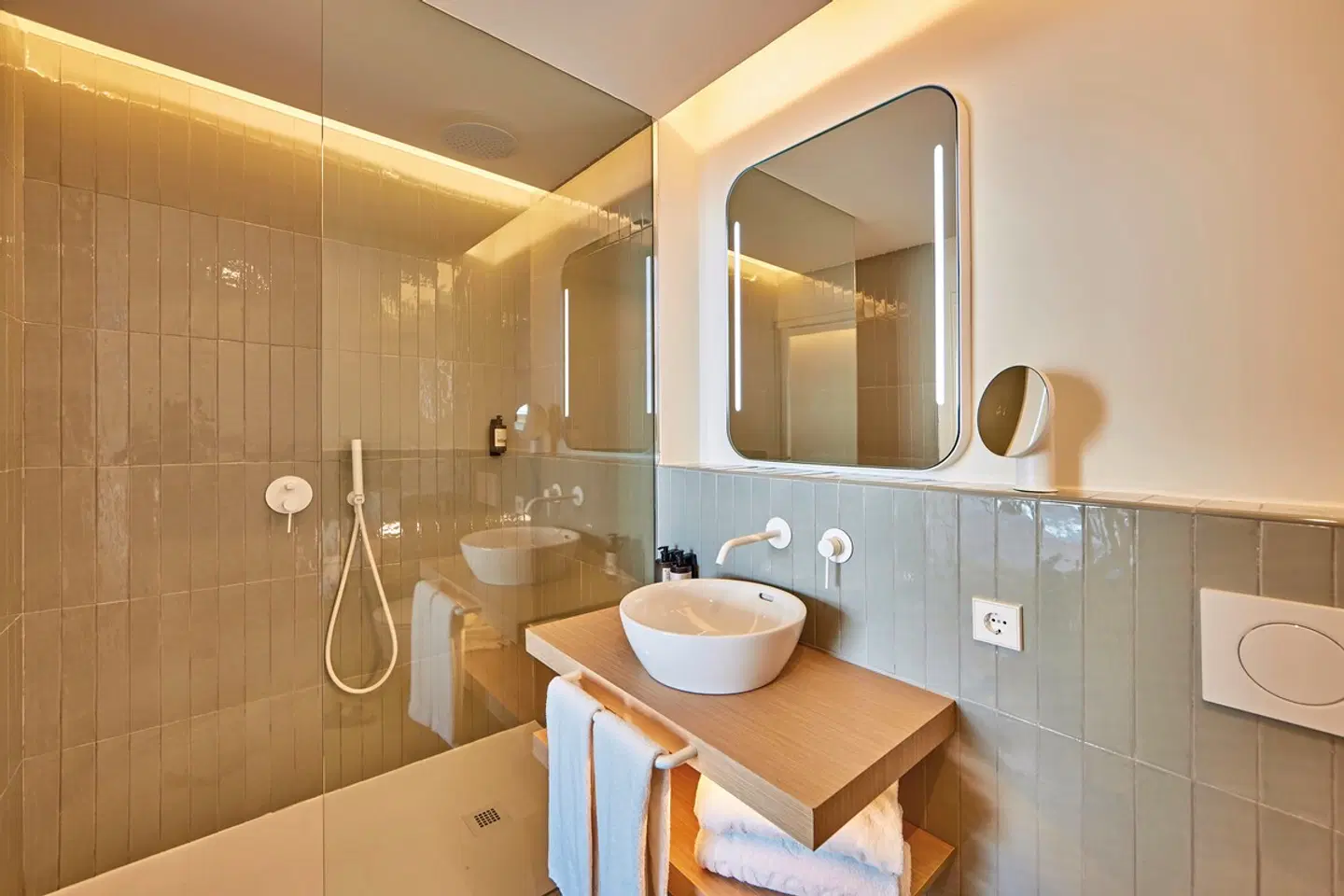 Universal Hotel Aquamarin Badezimmer