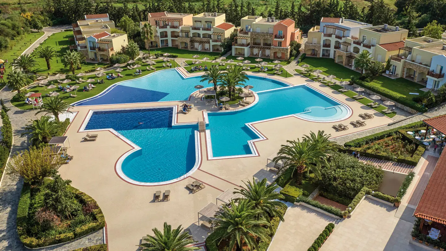 Pilot Beach Resort EXTERIOR