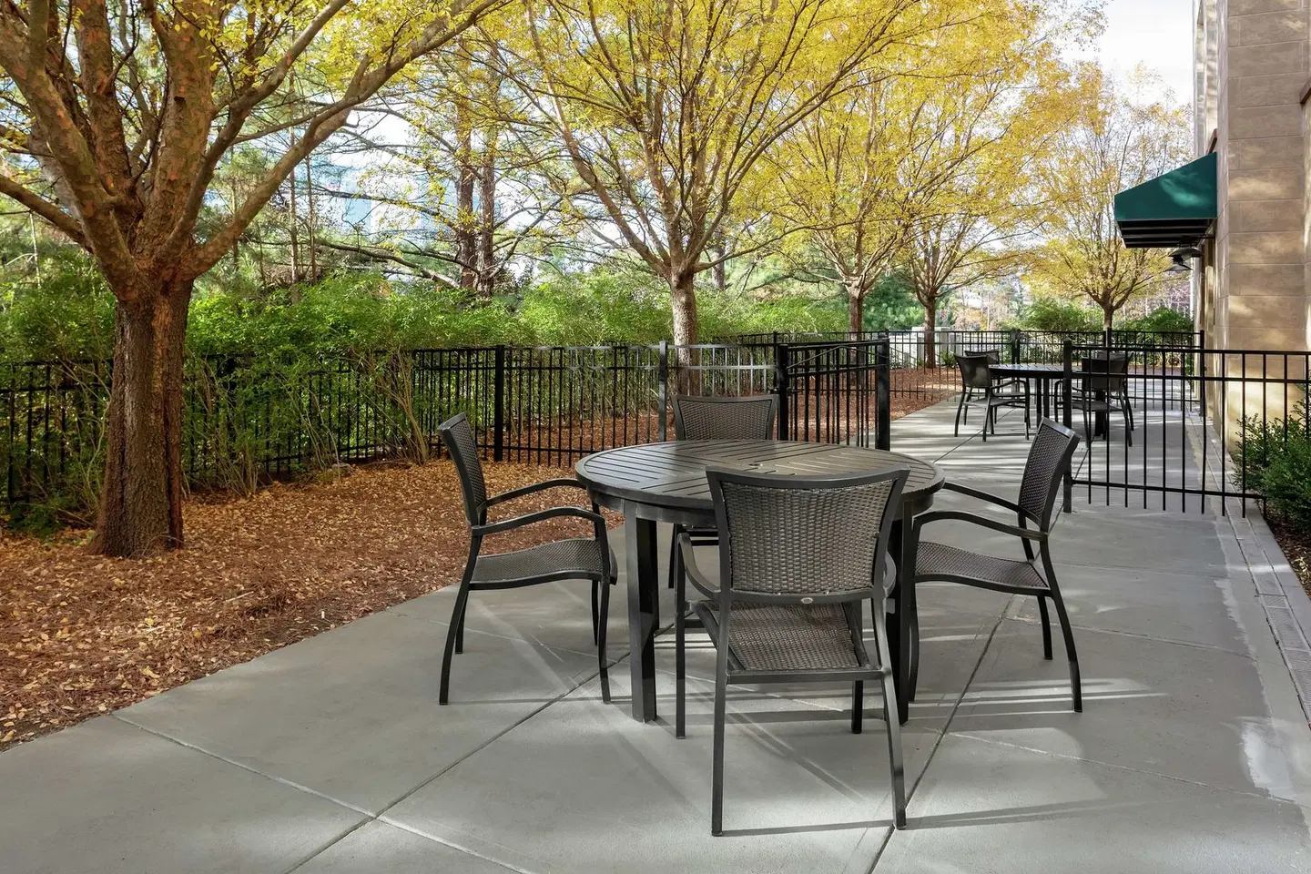 Hilton Garden Inn Atlanta Perimeter Center Terrasse