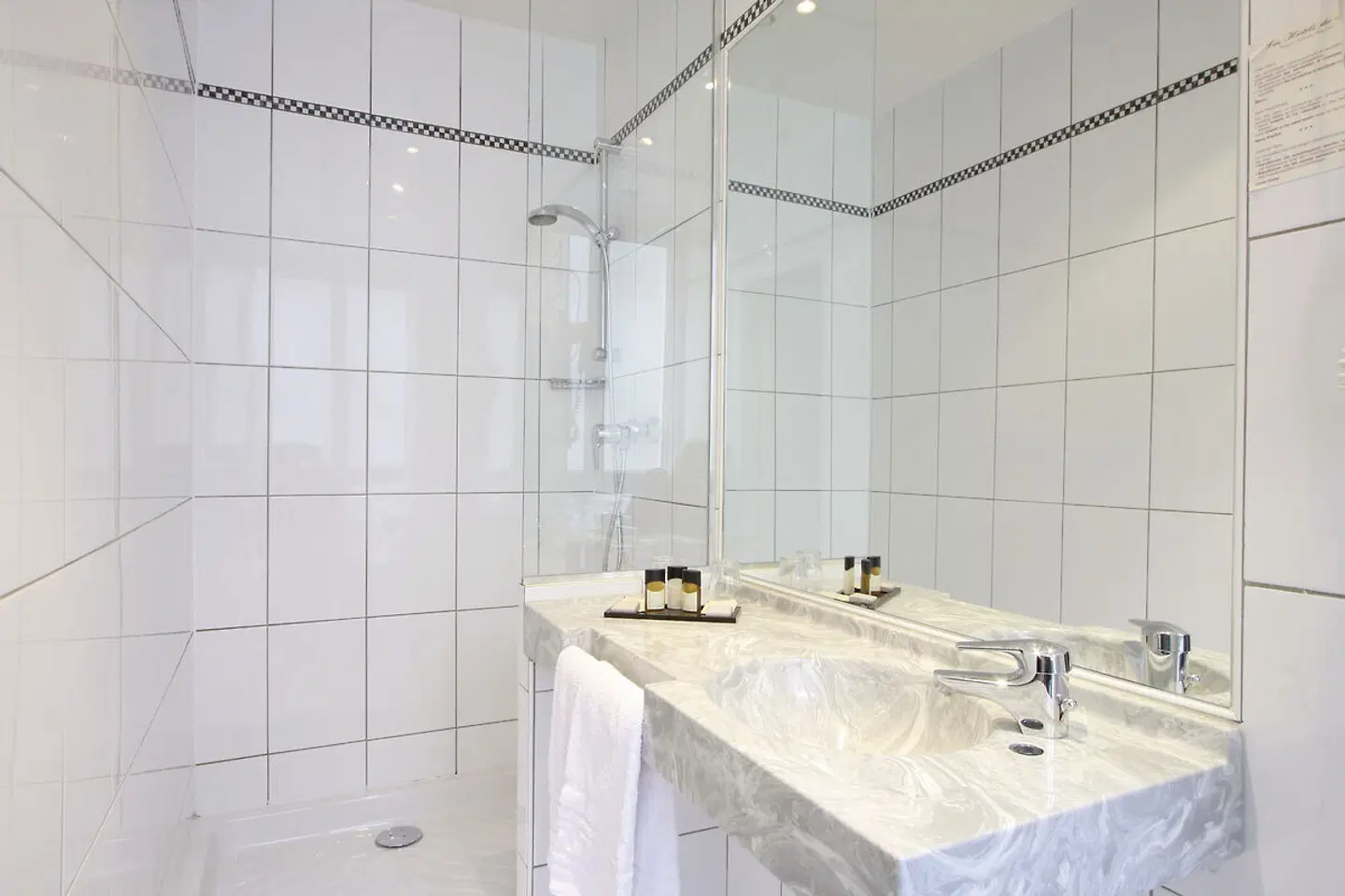 Hotel du Pré Badezimmer