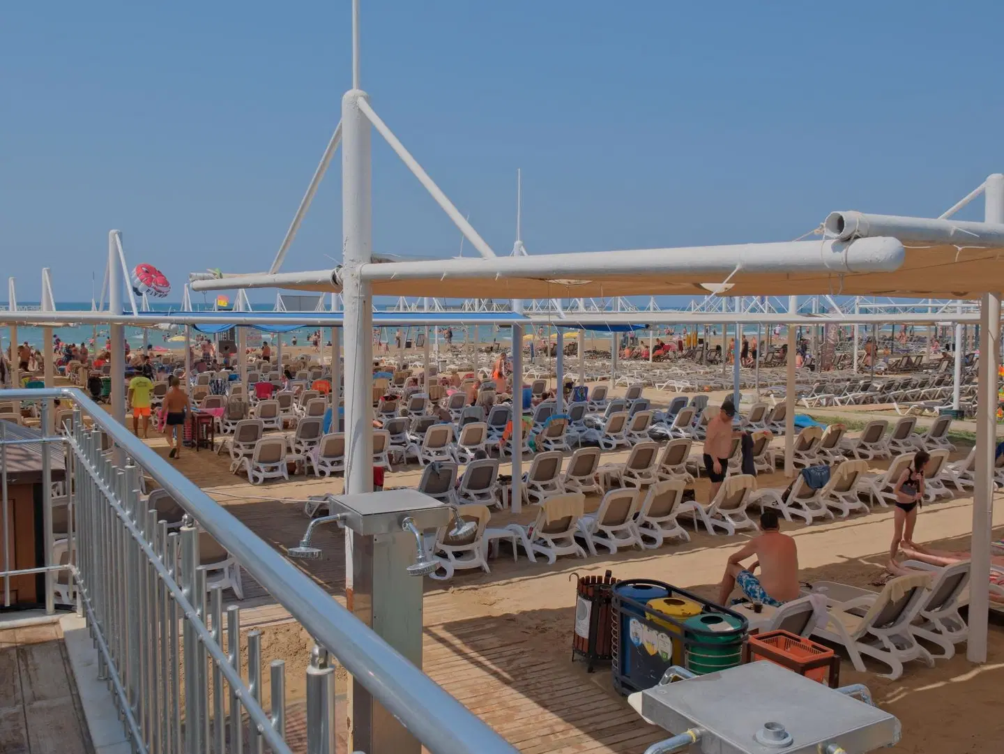 Dream World Hill BEACH