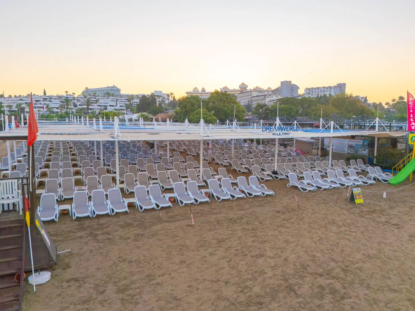 Dream World Hill BEACH