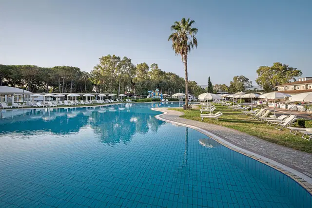 Salice Club Resort OUTDOOR_POOL