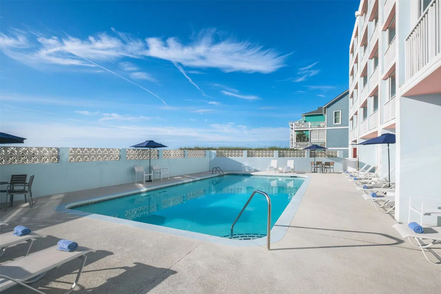 Golden Sands Motel OUTDOOR_POOL