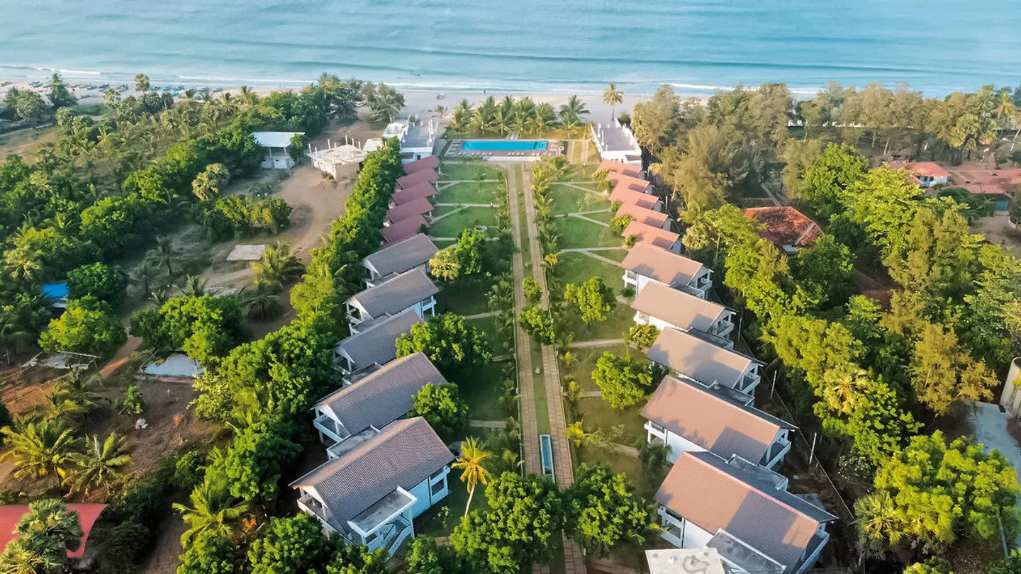 Uppuveli Beach by DSK LANDSCAPE