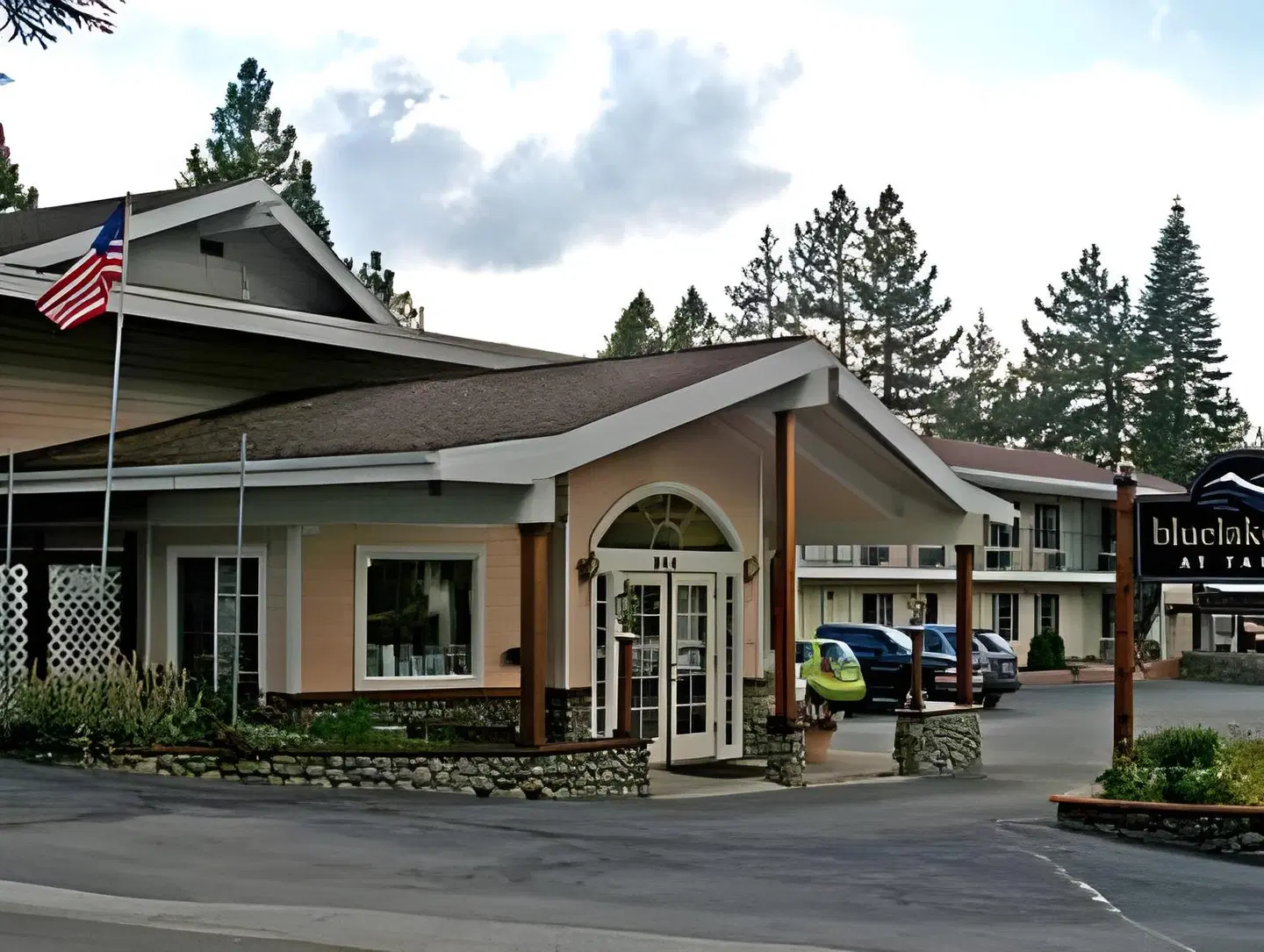 Bluelake Inn @ Heavenly Village EXTERIOR