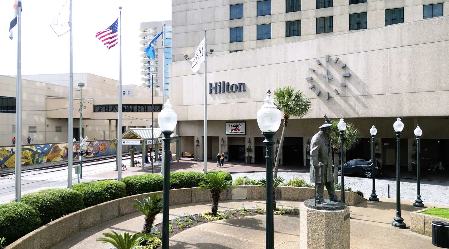 Hilton New Orleans Riverside EXTERIOR