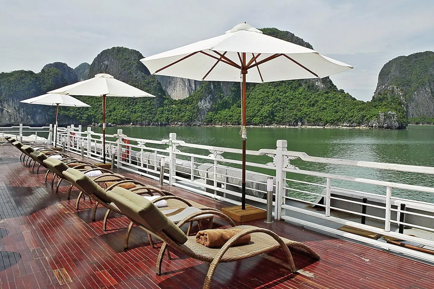 Halong Bucht für Genießer (1 Nacht) Terrasse