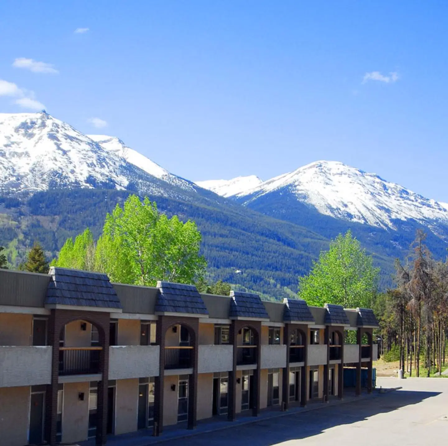Maligne Lodge LANDSCAPE