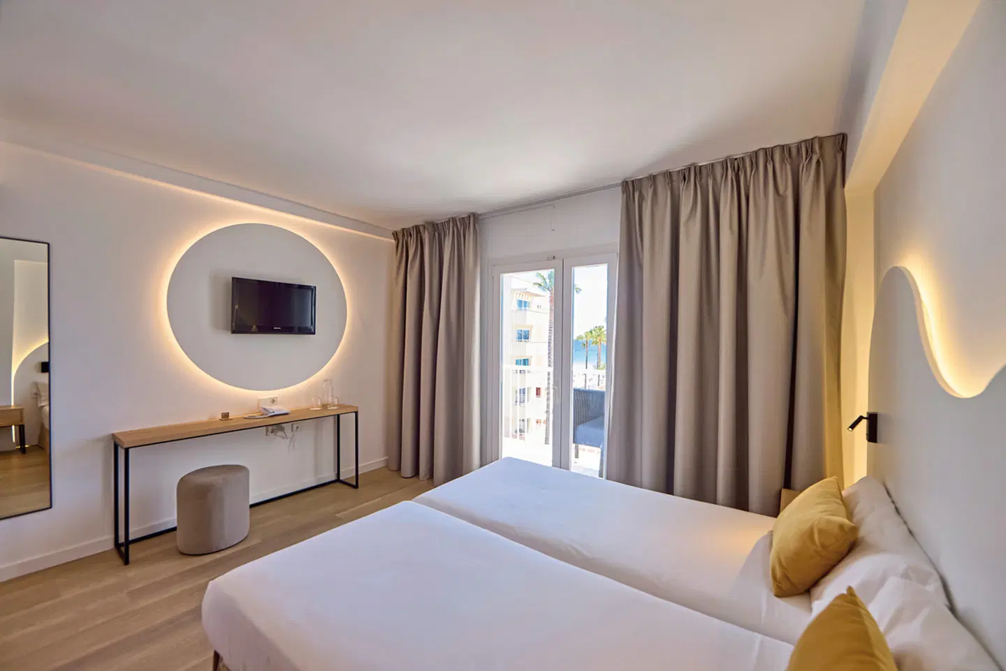 Universal Hotel Bikini ROOM_EXAMPLE