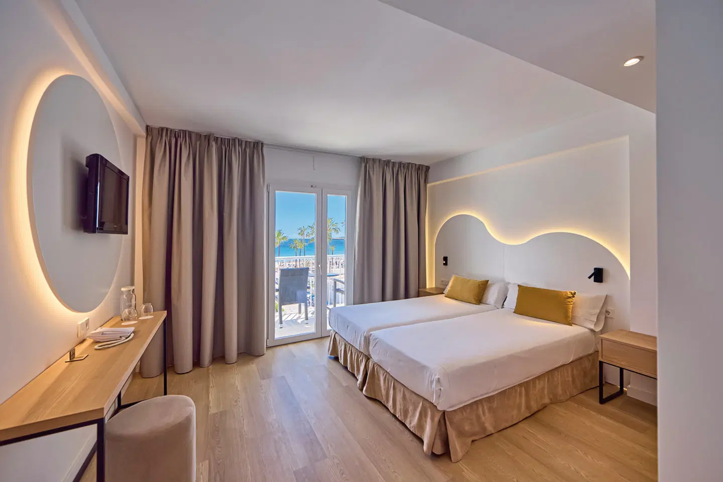 Universal Hotel Bikini ROOM_EXAMPLE