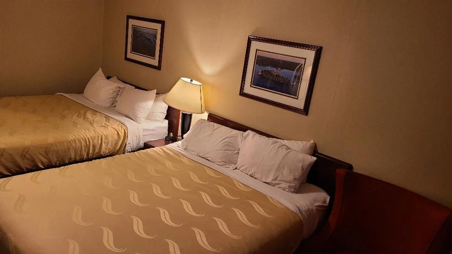 Quality Inn & Suites 1000 Islands ROOM_EXAMPLE