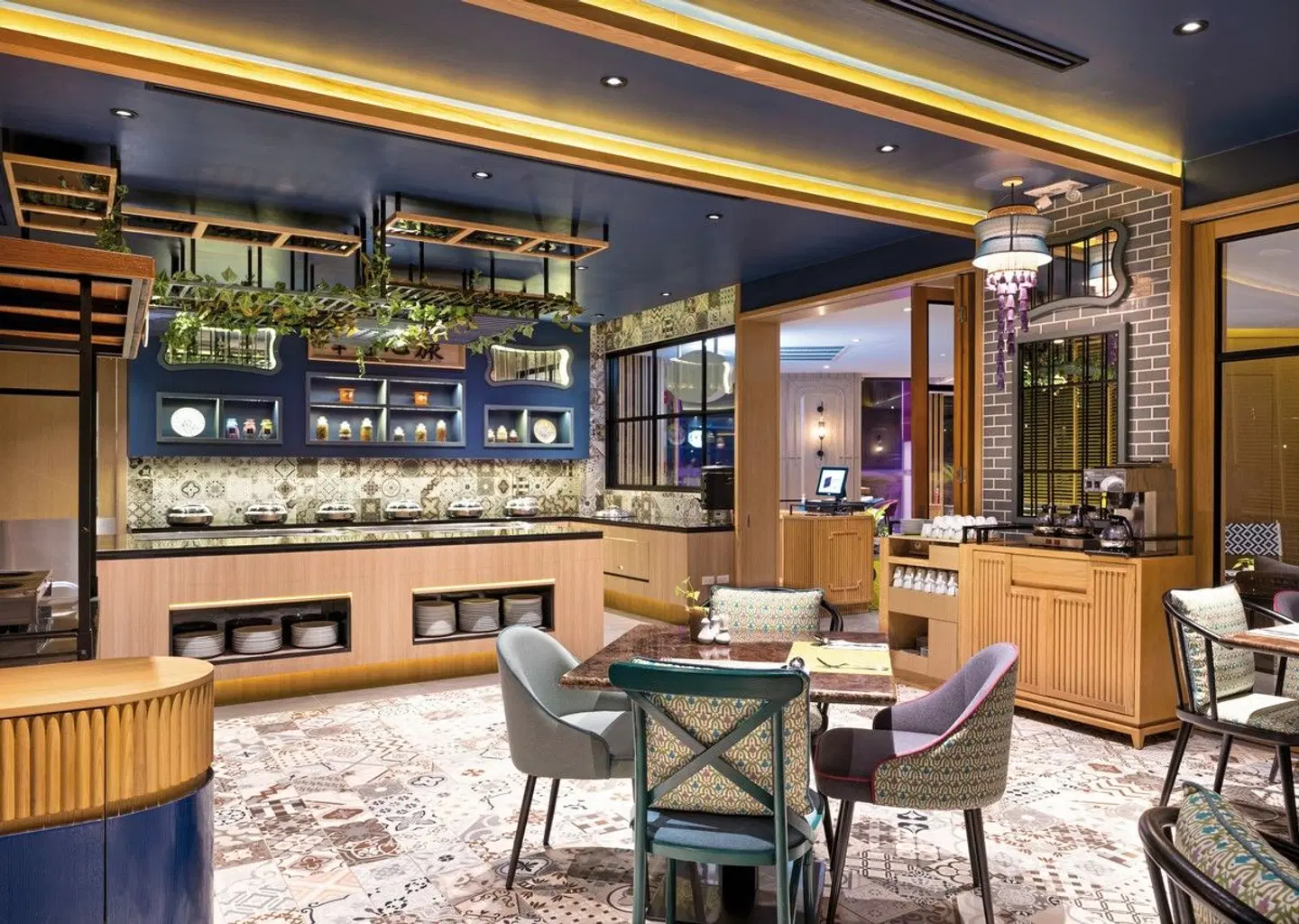 Glow Mira Karon Beach Bar