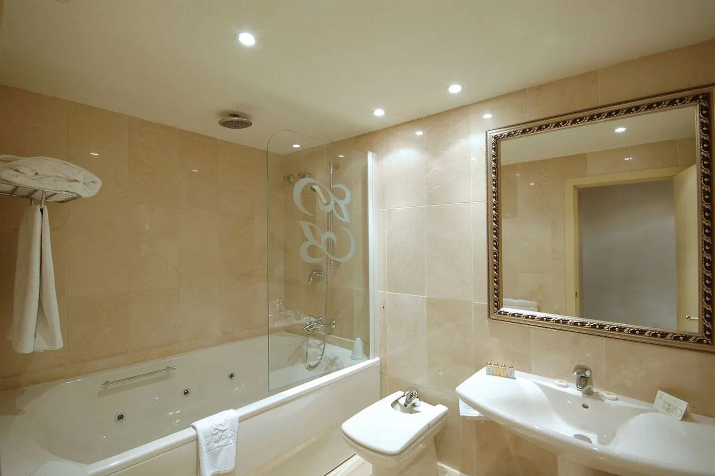 Roger de Llúria Badezimmer