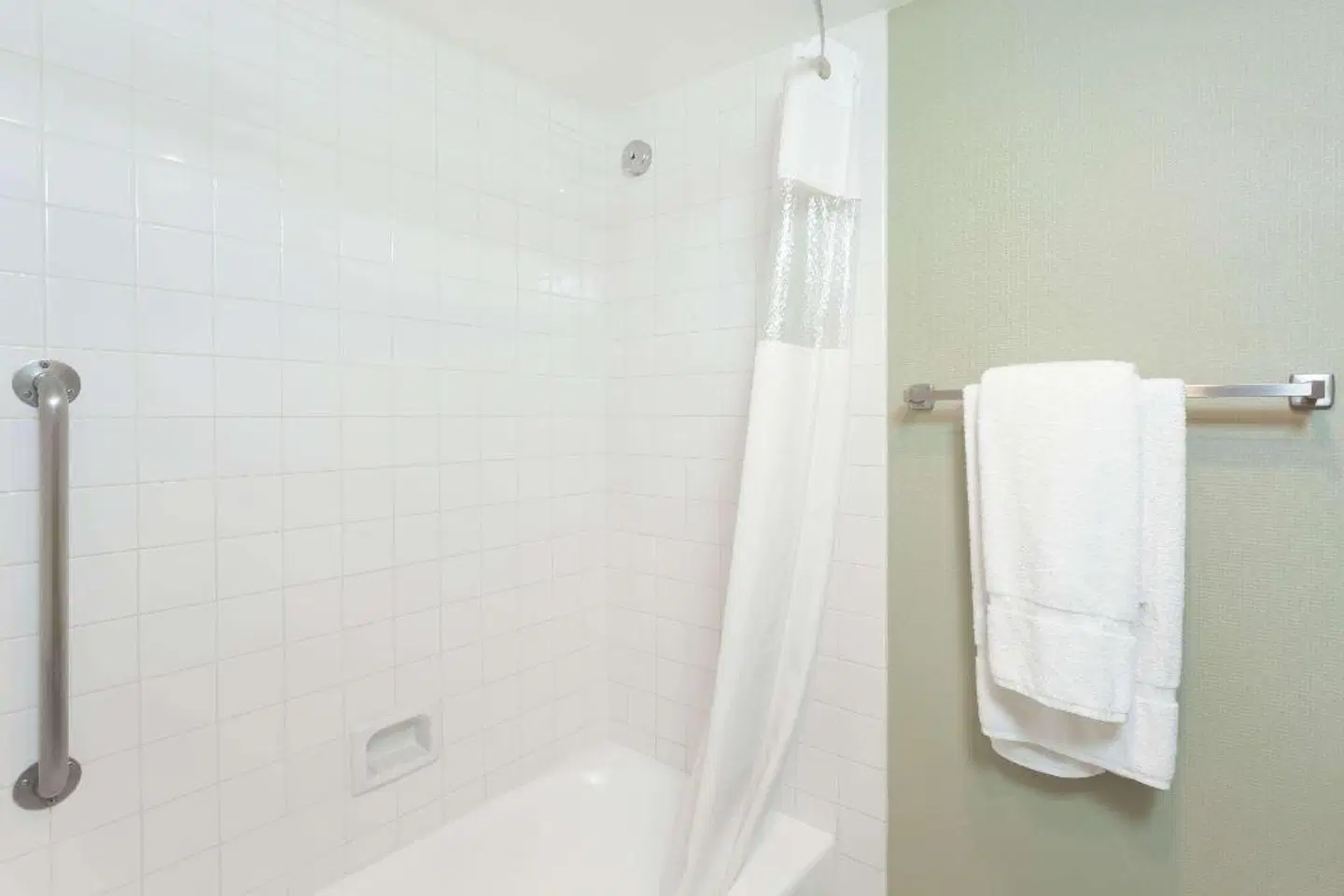 Ramada Plaza by Wyndham Garden Grove/Anaheim South Badezimmer