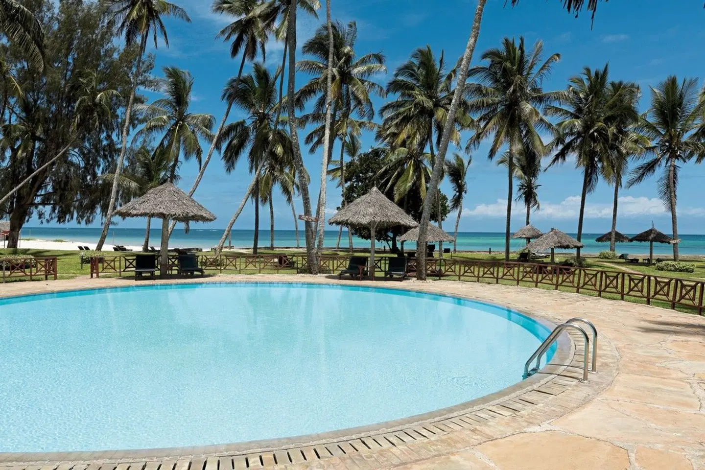 Neptune Paradise Beach Resort & Spa OUTDOOR_POOL