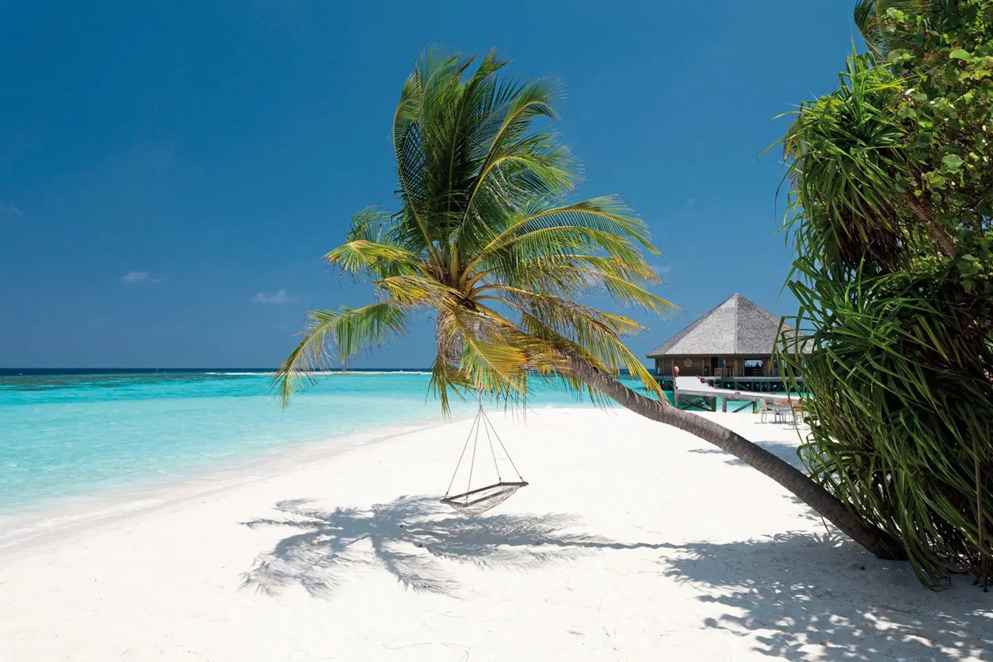 Vilamendhoo Island Resort & Spa BEACH