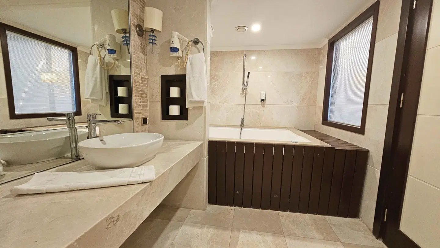 Goldcity Hotel Badezimmer