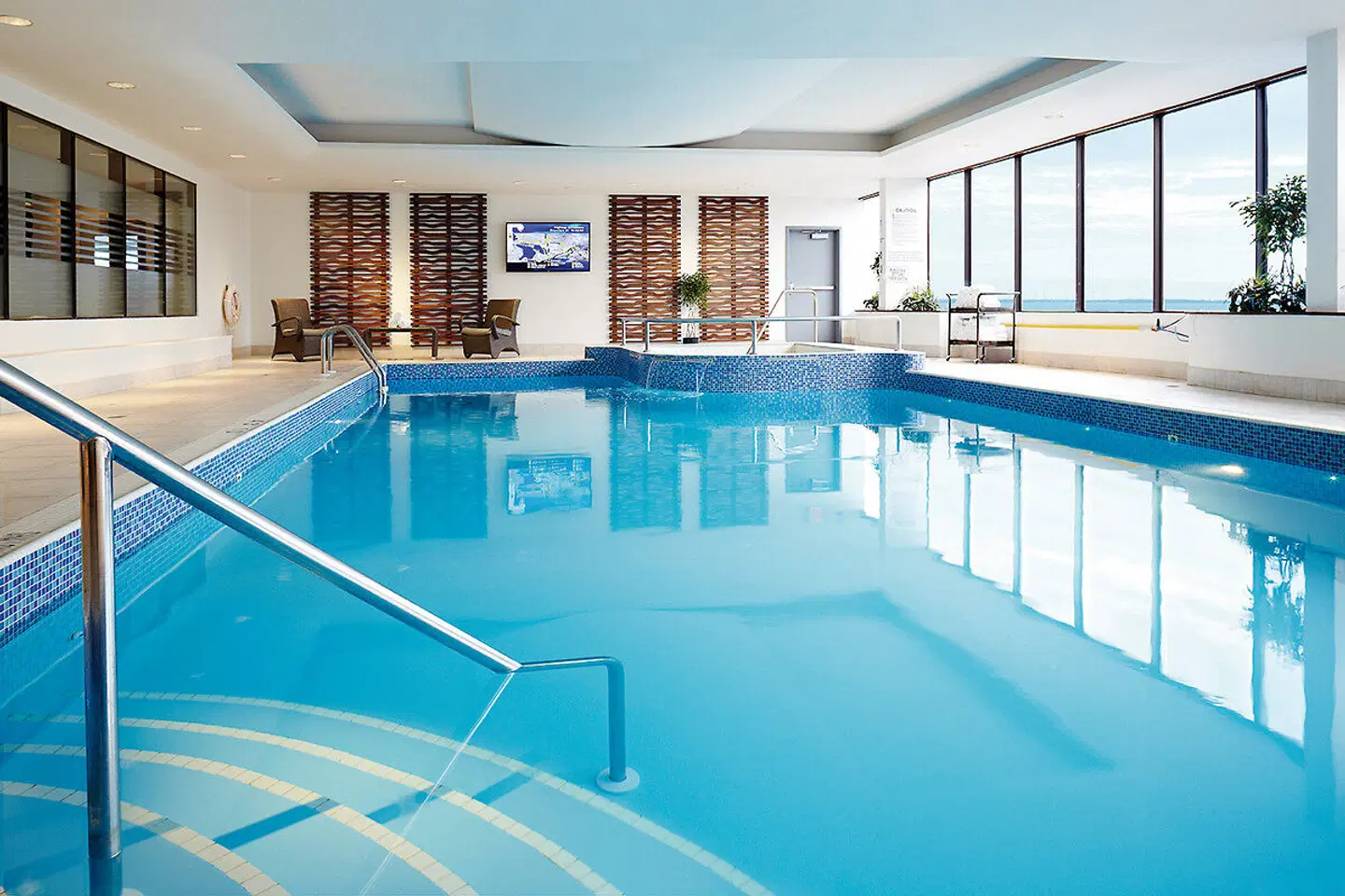 Delta Hotels by Marriott Kingston Waterfront Hallenbad